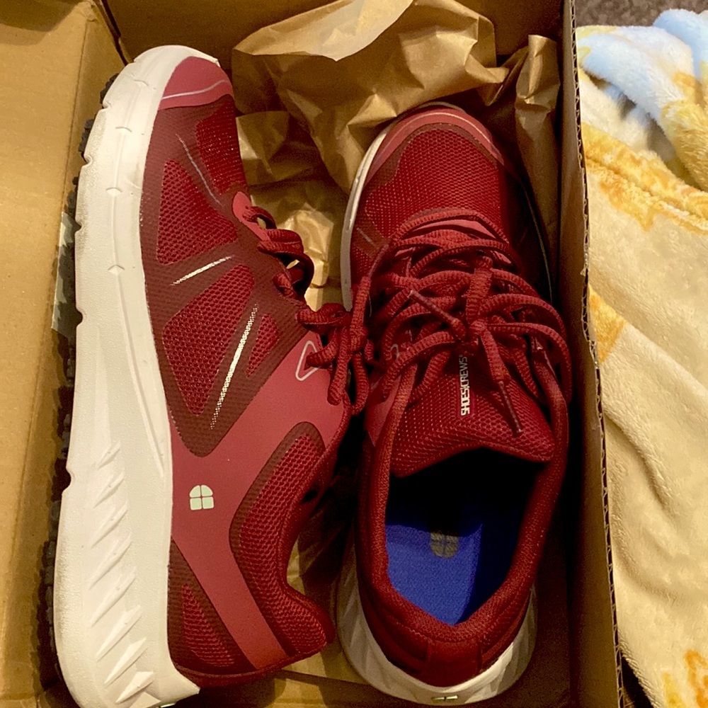 SHOES FOR CREWS Women’s VITALITY II -SIZE 8 Maroon Non-Slip Shoes